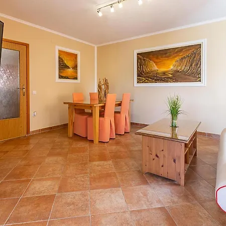 Lovely In With Kitchen Pula