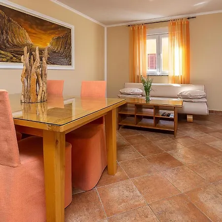 Apartamento Lovely In With Kitchen