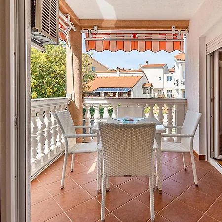 Apartamento Lovely In With Kitchen
